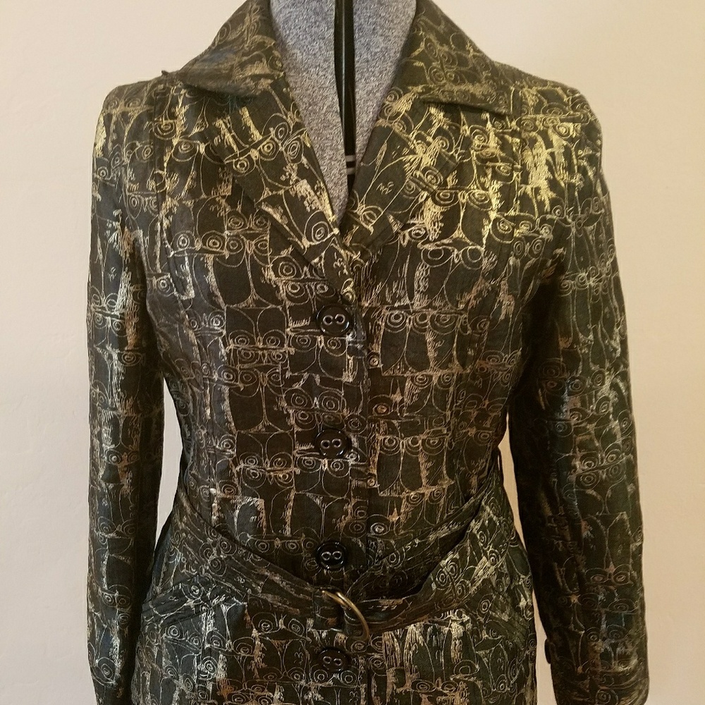 Chico's size 1, Cropped Trench Style jacket/top